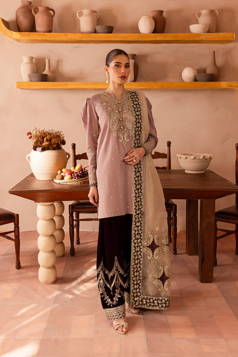 3 Piece Stitched Raw Silk Drees