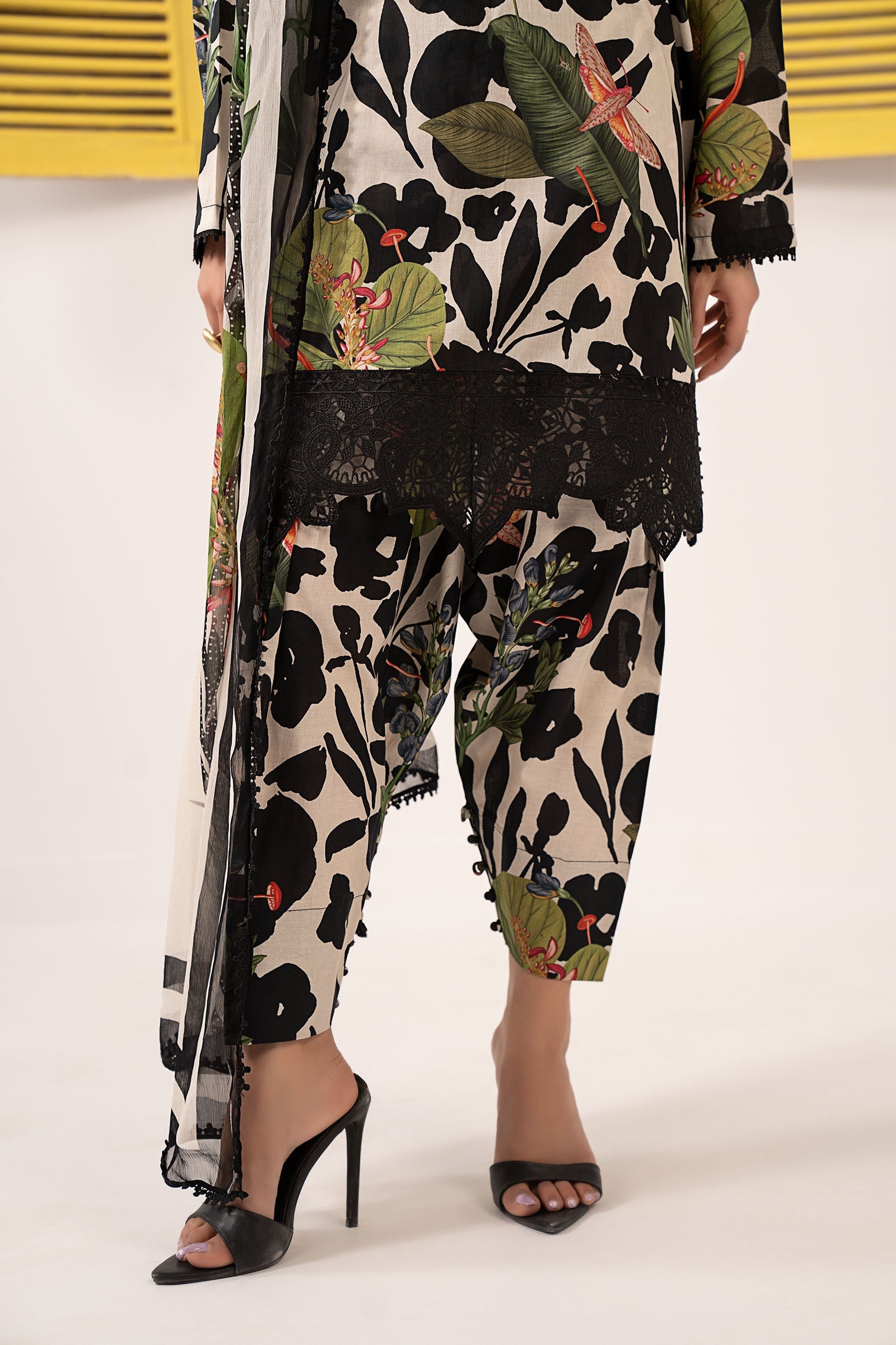 03-Piece Printed Lawn Suit - Ready To Wear